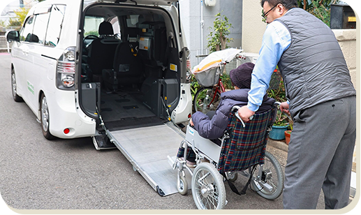 介護資格を持つスタッフが移動をサポート